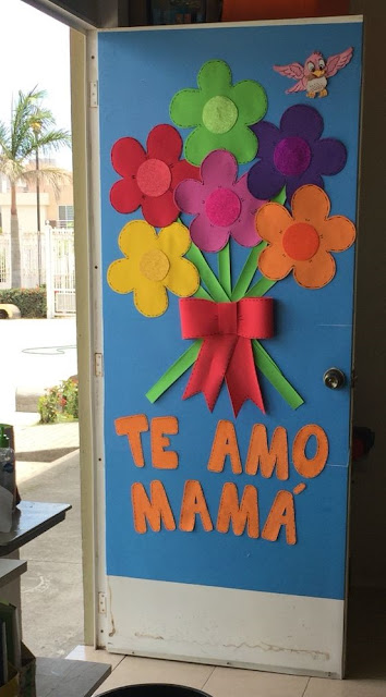 Puerta decorativa por el Día de la madre