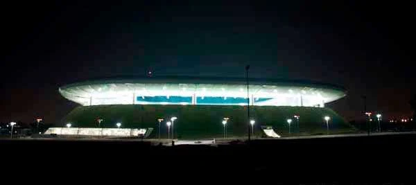 Instalaciones eléctricas residenciales - Iluminación de estadio sustentable de Fútbol Omnilife