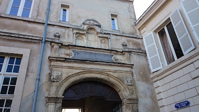 Porte du Collège des Bons Enfants à Reims 