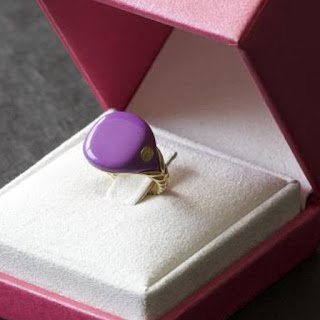 David Yurman Limited-Edition Bubblegum Pinky Ring in Pink Gift Box (image from David Yurman))