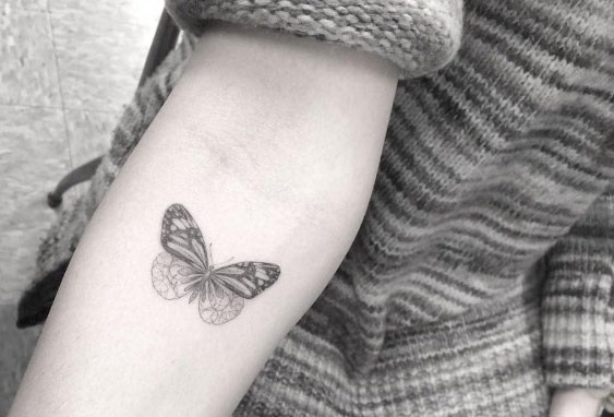 Este blackwork borboleta