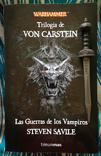 Portada de la edición ómnibus de la Trilogía von Carstein: Las guerras de los vampiros, de Steve Savile