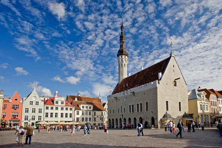  Town Hall Square, Alun-alun Bersejarah di Latvia