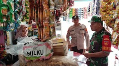 Babinsa Koramil 14/Kandangserang dan Babinkamtibmas Monitor Harga Sembako Jelang Idul Fitri 