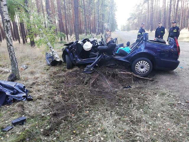 26-latka spędziła noc zakleszczona w rozbitym aucie, czekając na pomoc. Obok niej, siedział trup jej męża