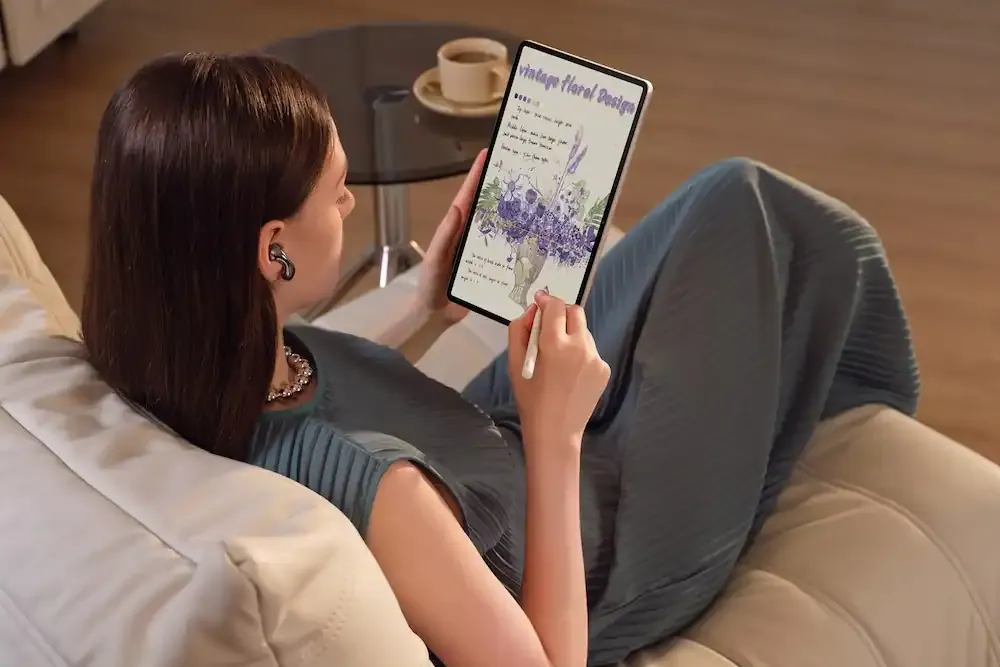 Immersive Viewing Experience with Enhanced Eye Protection Immersive Viewing Experience with Enhanced Eye Protection