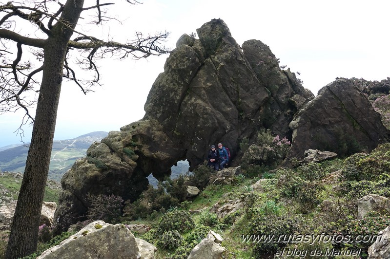 Cascadas del río de los Molinos - Tajo de la Corza - Llanos del Juncal - Pico Luna - Sendero de los Calabozos