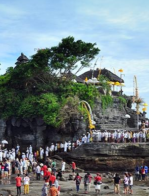 Tanah Lot Tour, What we do in Bali with 1001Panduan Turis recommendation - Tour Package Bali