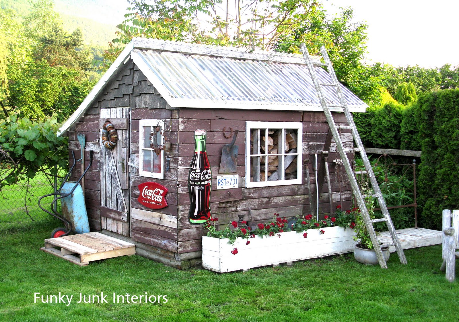 Decorating the great outdoors with junk for 'Gitter Done!' - Funky 
