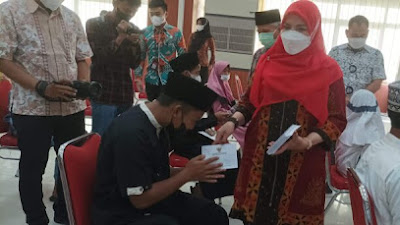 Pemkot dan Baznas Bandar Lampung Serahkan Bantuan Kepada 100 Anak Yatim