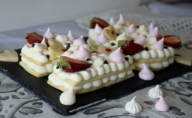 Tarta números con galleta y mousse de crema pastelera