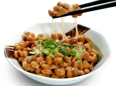 Natto com arroz quentinho