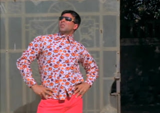 Raju Standing In Phir Hera Pheri