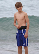 Justin Bieber shirtless at Whale Beach (Sydney, Australia) (justin bieber no shirt )