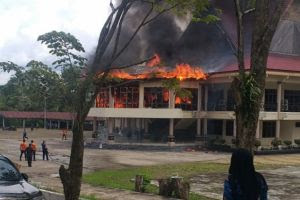 Kantor DPRD Inhu Terbakar, Api Membara di Gedung Utama