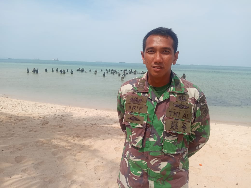 Batalyon Infanteri 10 Marinir/Satria Bhumi Yudha Gelar Pelatihan Renang di Pantai Melur