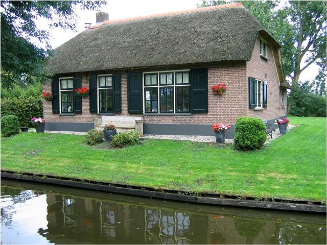 A Village in Holland .. With no roads AT ALL!