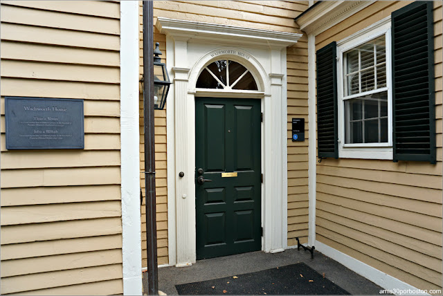 Entrada a la Wadsworth House, Universidad de Harvard