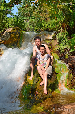 Air terjun kecil di pemandian air panas Mengeruda Pemandian Air Panas Mengeruda, Soa - Ngada