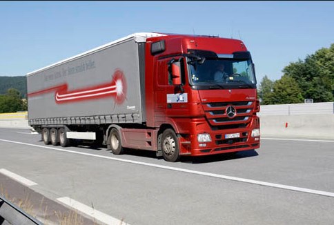 truk box tronton Mercedes-Benz Revista