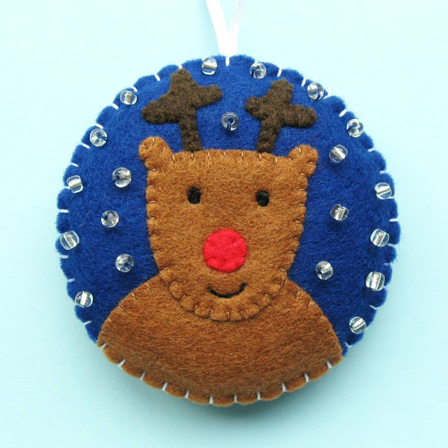 http://bugsandfishes.blogspot.co.uk/2016/10/felt-reindeer-christmas-ornament-tutorial.html