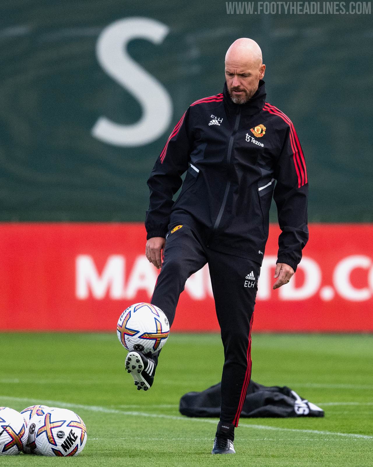 manchester united training shirt