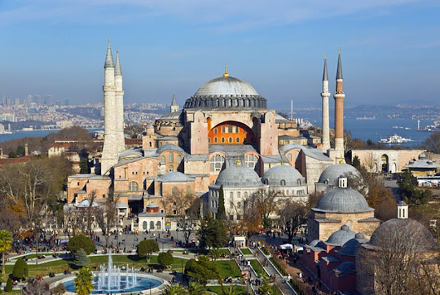 استكشاف مسجد آيا صوفيا الصرح المعماري الشهير في اسطنبول
