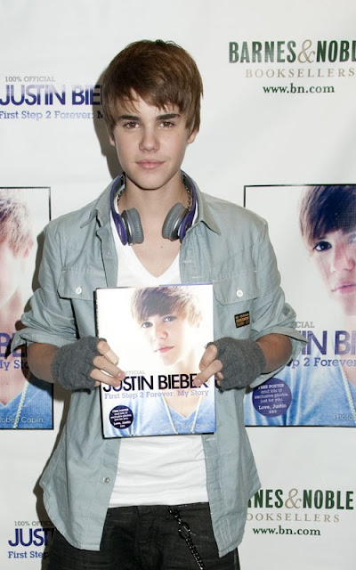 Justin Bieber promoting at Barnes and Noble in NYC