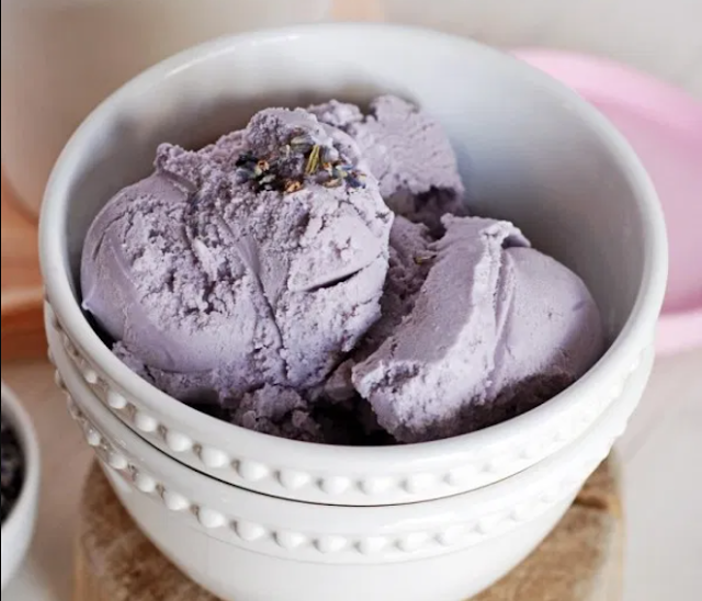 No Churn Easy Blackberry Ice Cream #easy #dessert