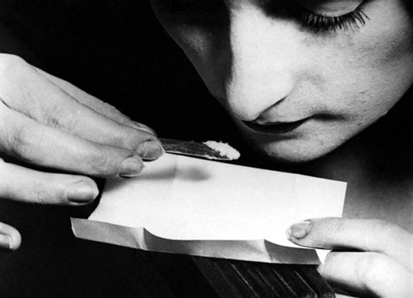 A woman consumes Cocaine (1920).jpg