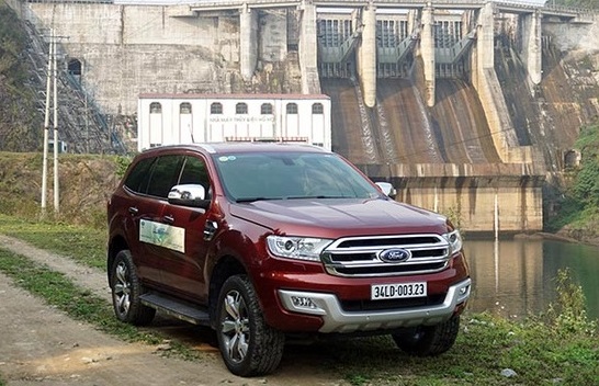 Ford Everest 2.2L Titanium sự khác biệt về giá trị