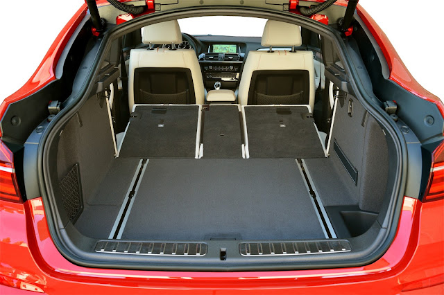 BMW X4: By folding down the rear backrest trunk capacity could be increased up to 1,400 liters.