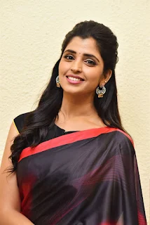 Anchor Syamala in Saree stills at Ladki Movie Pre Release event