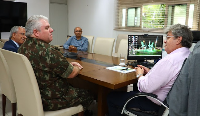 João Azevêdo recebe visita do novo comandante do 1º Grupamento de Engenharia