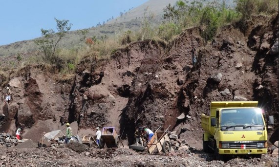 truk dump pasir CANTER WARNA KUNING jua