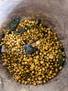 Grind the coriander seeds