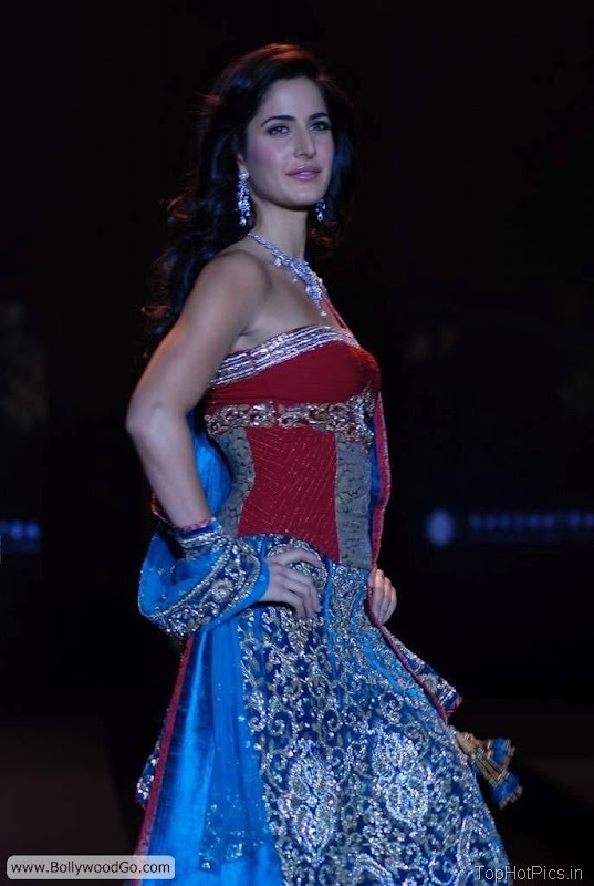 Katrina Beautiful Images in Stylish Dress on Ramp 6