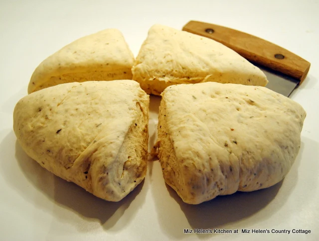 Herb Skillet Bread at Miz Helen's Country Cottage