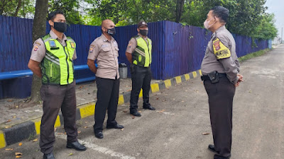 Bhabinmas Polsek Kragilan Polres Serang Sambang kewarga Desa Cisait Kecamatan Kragilan