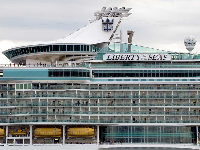 Nave da crociera Liberty of the Seas, IMO 9330032, porto di Livorno