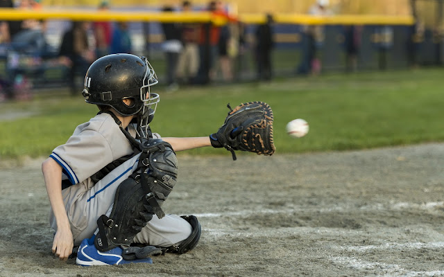 Kid play Baseball HD Wallpaper