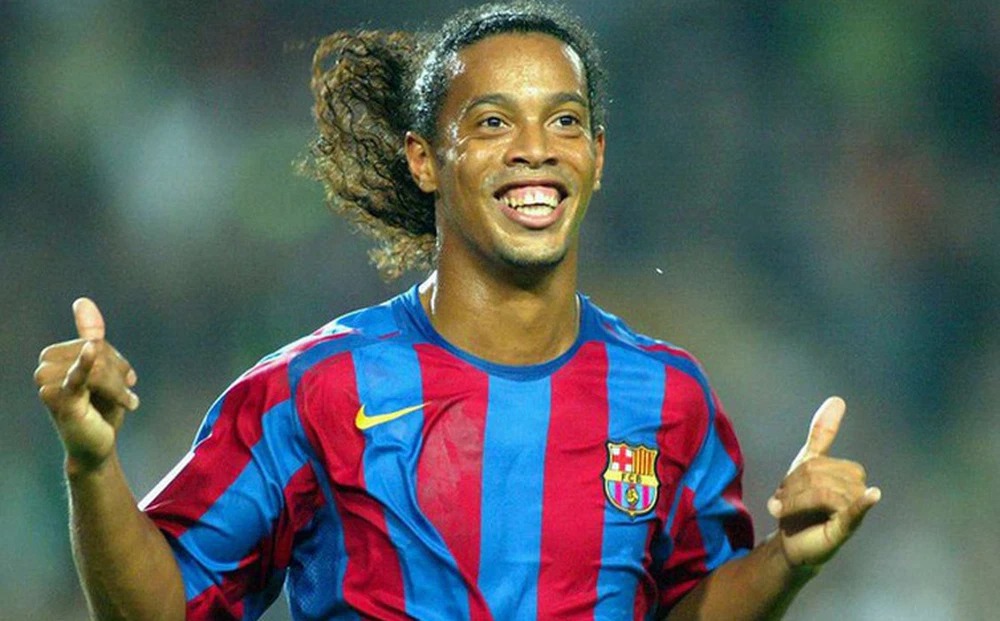 Ronaldinho gia nhập đội bóng Indonesia, thi đấu với bản hợp đồng kỳ lạ