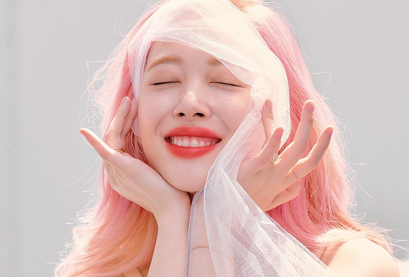 K-Pop star Sulli dies at age 25 | Random J Pop