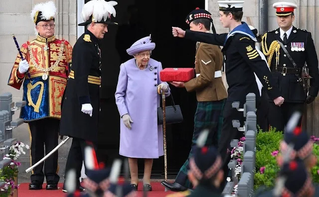 Queen Elizabeth wore a lilac wool coat. Elizabeth diamond brooch edinburg. Kate Middleton and Meghan Markle at Holyroodhouse