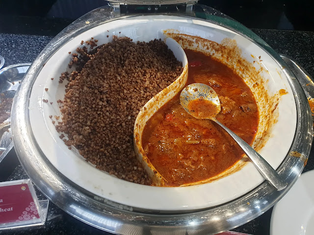 부하라 사히드 자라프숀호텔 조식 후기: 다양한 종류의 빵, 치즈, 과일을 만나다 부하라 사히드 자라프숀호텔 조식 후기: 다양한 종류의 빵, 치즈, 과일을 만나다