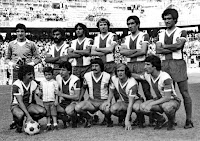 R. C. ESPAÑOL DE BARCELONA - Barcelona, España - Temporada 1979-80 - Urruti, Ayfuch, Amarillo, Verdugo, Lanchas y Padilla; Fortes, Molinos, Arabí, Fernández Amado y Marañón - SEVILLA C. F. 2 (Scotta y Bertoni) R. C. D. ESPAÑOL DE BARCELONA 1 (Rafael Marañón) - 30/09/1979 - Liga de 1ª División, jornada 4 - Sevilla, estadio Ramón Sánchez Pizjuán