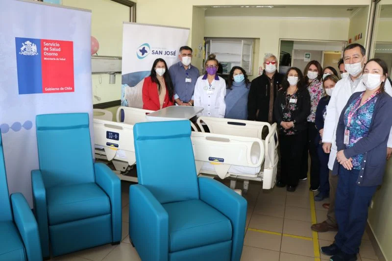 Entregan 25 sillones para acompañamiento de familiares en Pediatría del Hospital de Osorno