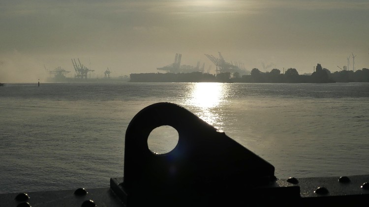 Frühnebel am Hafen