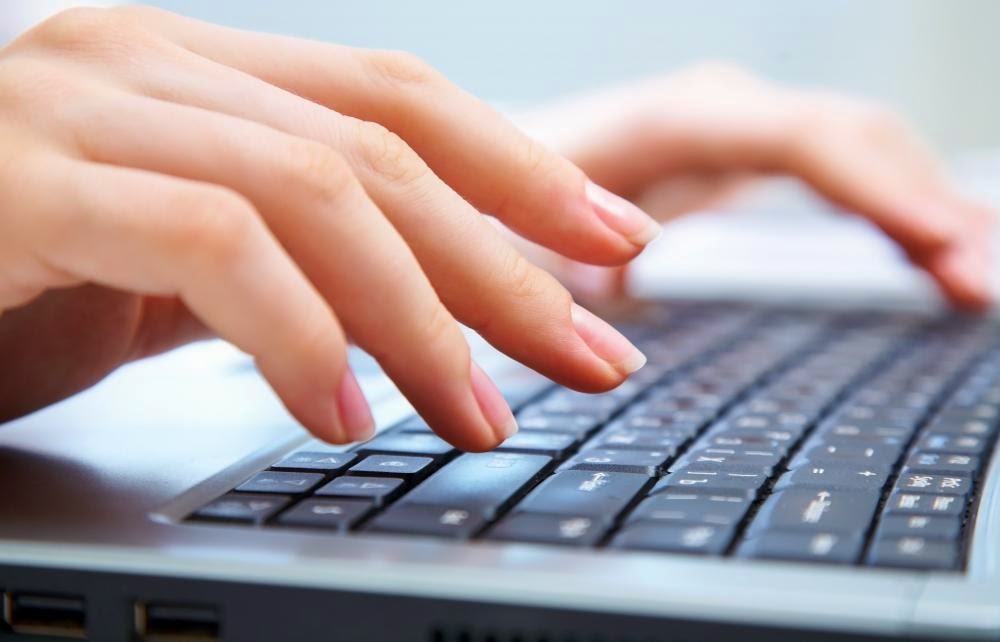BENGKULU PEDIA : tutorial mengetik cepat bisa mengetik 10 jari di laptop keyboard laptop aplikasi bengkulupedia.com