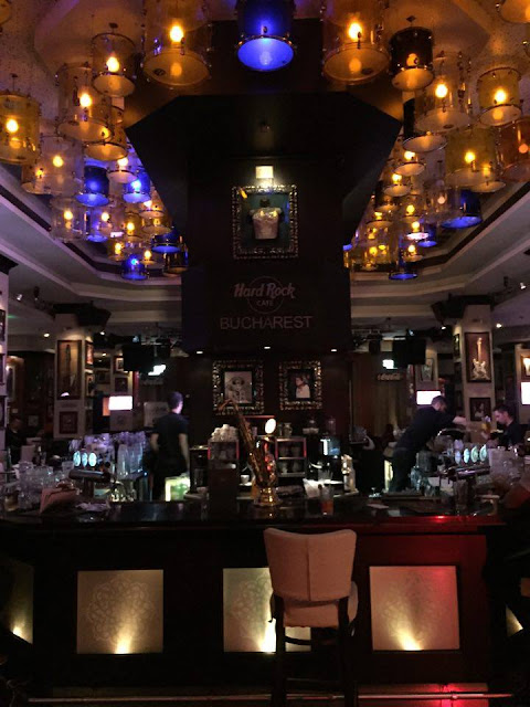 poza de la intrarea in Hard Rock Bucuresti